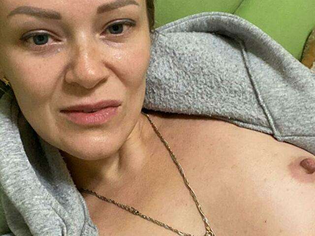 VALERIE69 free hard sexy photo