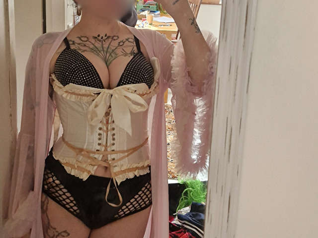 LOULAXOXO free sexy photo