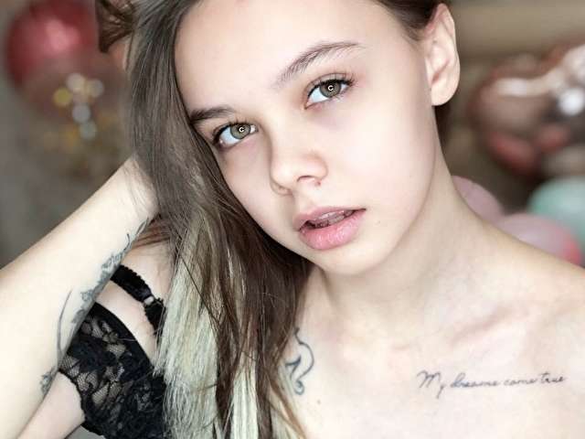 LOLLYBERRYXX free sexy photo
