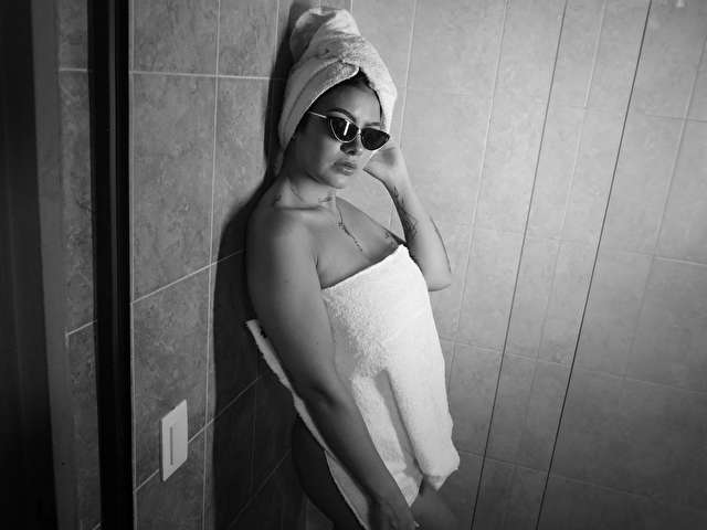 EMILYCONOR free sexy photo