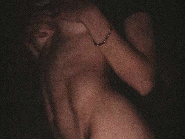 LEAKISS free hard sexy photo