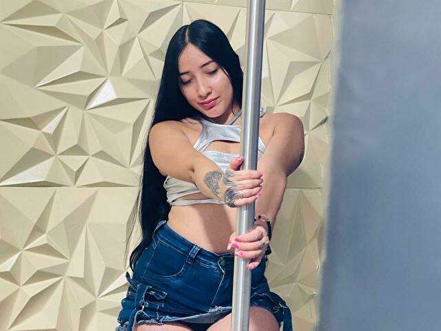 EMMATEYLOR1 free sexy photo