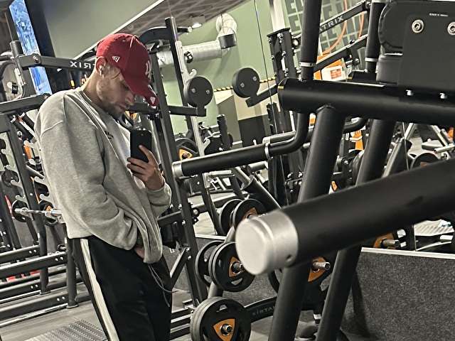 AARONDH69 free sexy photo
