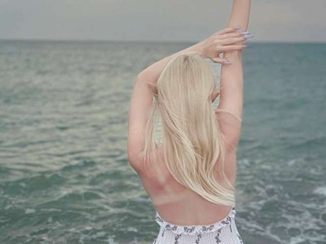 KAROLINARAY free sexy photo
