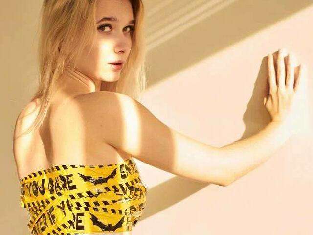 KAROLINARAY free sexy photo