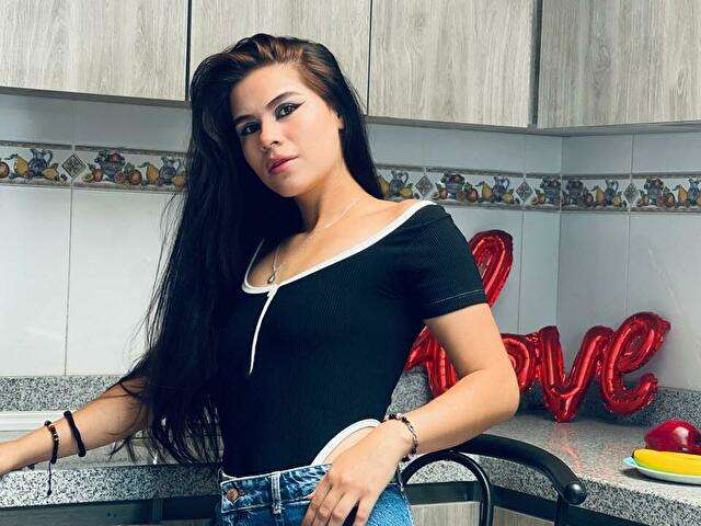 KARINATOMPSO free sexy photo