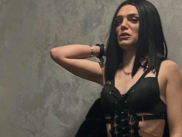 VANESSA4DOM free sexy photo