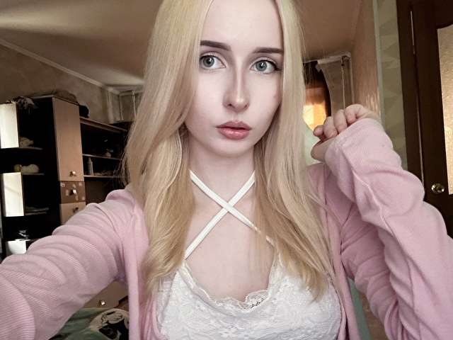 CUTTICRYSTAL free sexy photo