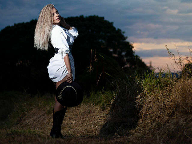 CHANTALLMILAN free sexy photo