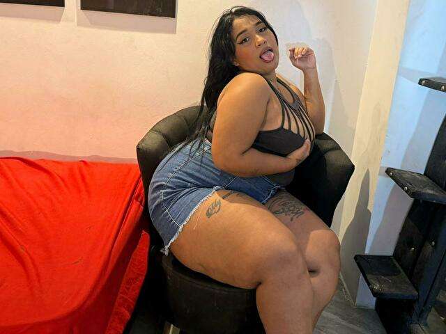 QUEENOFSQUIR free sexy photo