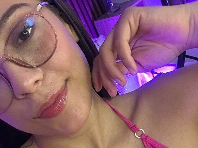 ISABELAPRETY free sexy photo