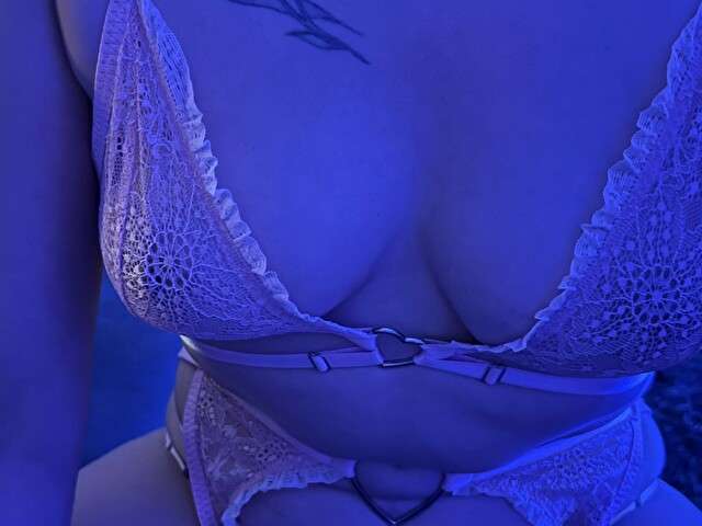 VELVETKISKA free sexy photo