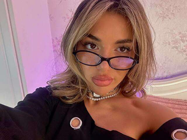 CLARAHAZEL free sexy photo