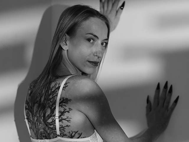 DIABL3SS3 free sexy photo