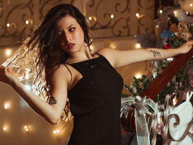 LOLAMUSTAINE free sexy photo