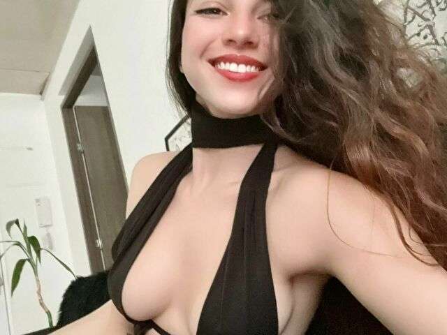 LOLAMUSTAINE free sexy photo