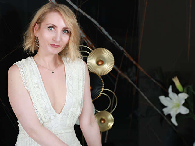 CINDERELLAXO free sexy photo