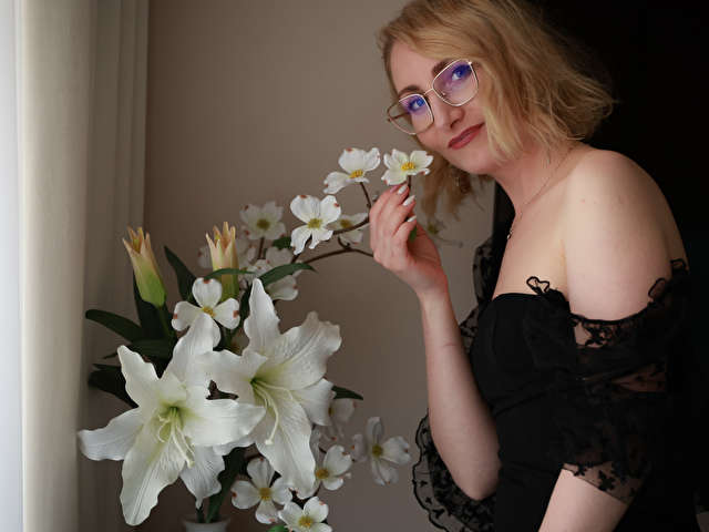 CINDERELLAXO free sexy photo