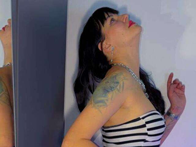 AGATAMOORE free sexy photo