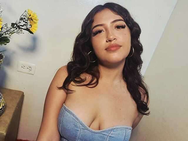 KARIMBELTRAN free sexy photo