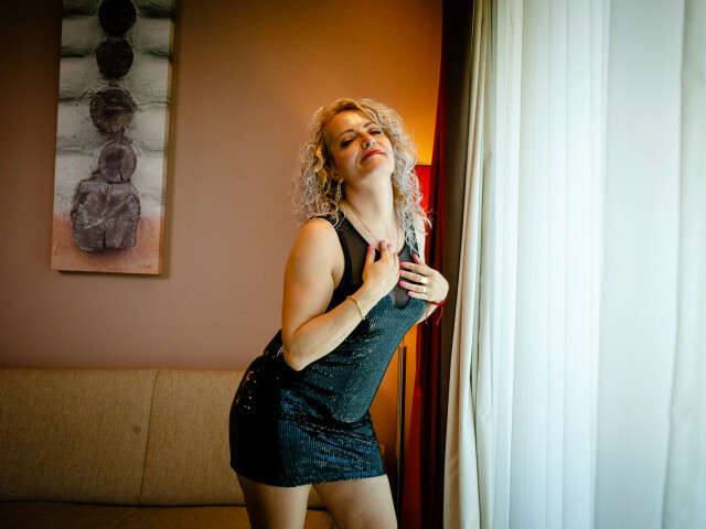 LADYTOUCH free hard sexy photo