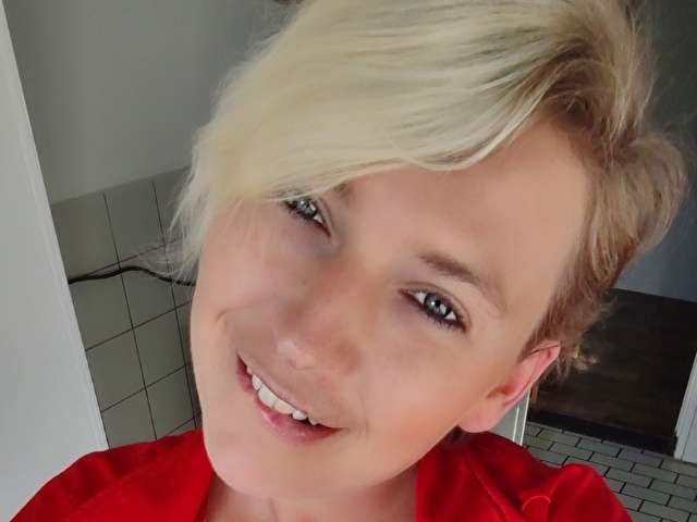 MYSTERYWOMAN free sexy photo